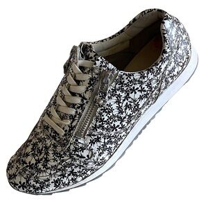 KENNEL & SCHMENGER Floral Slip-On Sneakers Laces, Zippers Black &White 5…